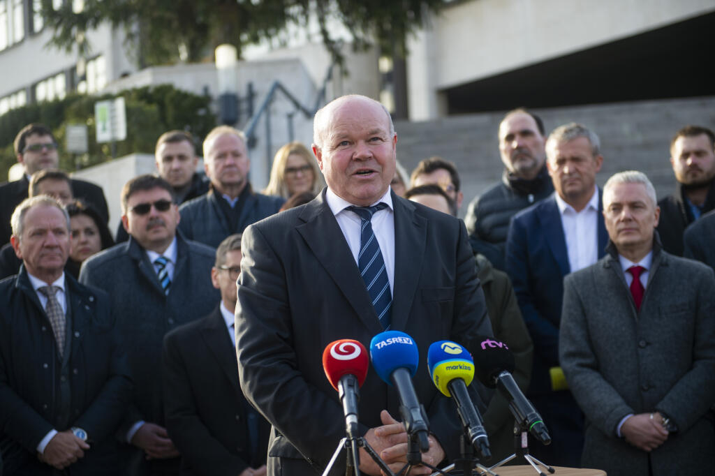 Na snímke predseda Združenia miest a obcí Slovenska (ZMOS) Branislav Tréger počas tlačovej konferencie Únie miest Slovenska na tému - Protest samospráv proti znižovaniu bezpečia a kvality žťvota obvateľov 29. novembra 2022 v Bratislave. FOTO TASR - Jakub Kotian