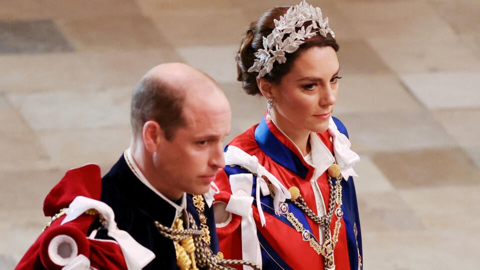 Princ William a princezná Kate prichádzajú na korunováciu kráľa Karola III.