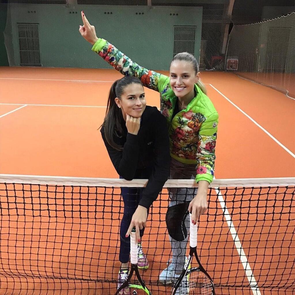 Staršia sestra Romana je známa modelka a na rovinu treba povedať, že Chantal svojou krásou za ňou vôbec nezaostáva.