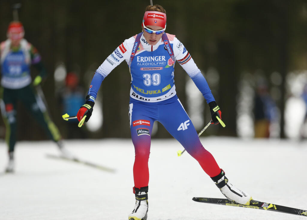 EBE 3 Pokljuka - Slovenská reprezentantka Paulína Fialková na trati v súťaži na 15 km žien v 1. kole Svetového pohára biatlonistiek v slovinskej Pokljuke 6. decembra 2018. FOTO TASR/AP
Slovakia's Paulina Fialkova competes in the Individual Women 15 km at the Biathlon World Cup event in Pokljuka, Slovenia, Thursday, Dec. 6, 2018. (AP Photo/Darko Bandic)