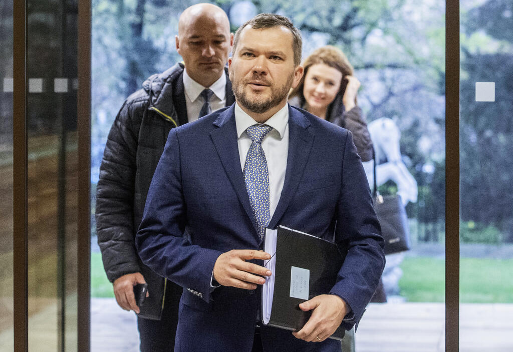 Podľa povereného ministra spravodlivosti Viliama Karasa potreboval štart súdnej reformy viac času.