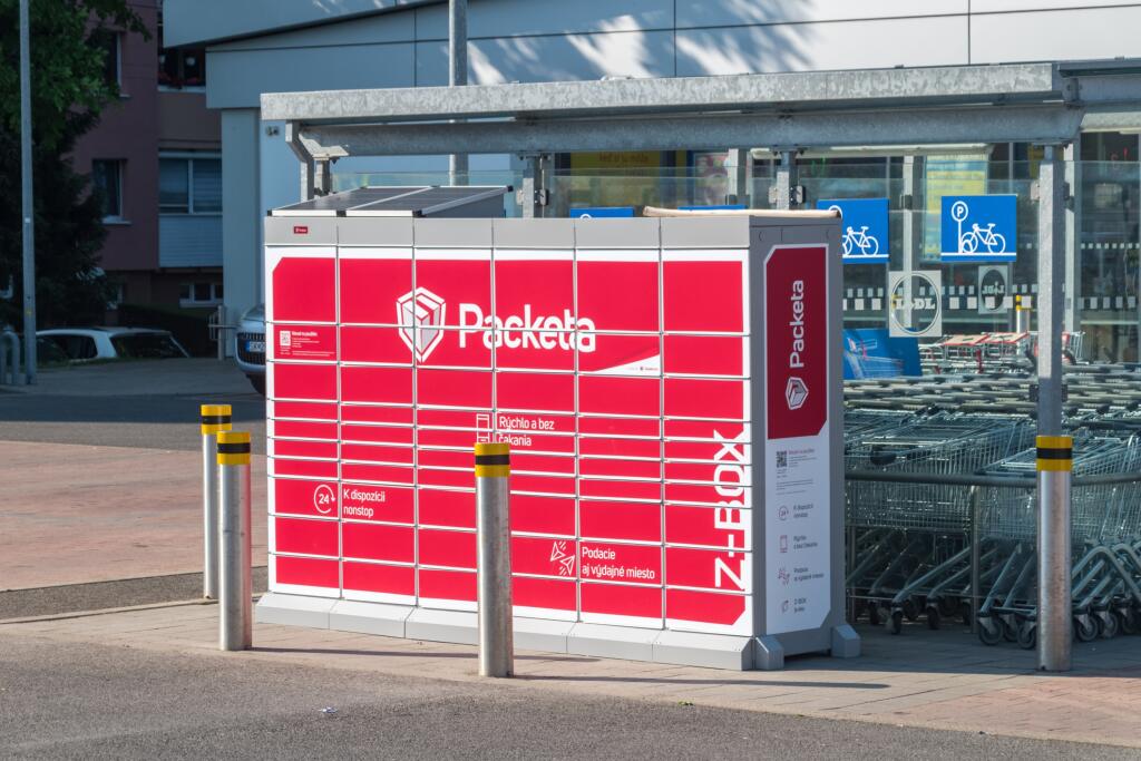 Svidnik,,Slovakia,-,June,12,,2022:,Packeta,Parcel,Locker.