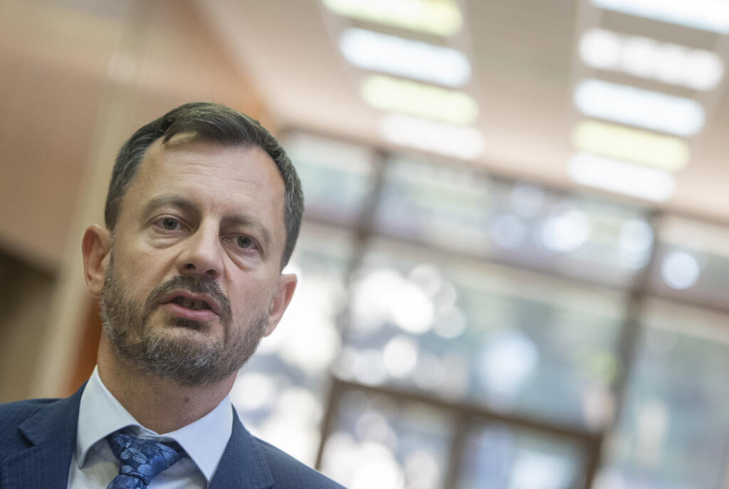 Na snímke predseda vlády Eduard Heger (OĽaNO) počas tlačovej konferencie po 99. rokovaní 2. septembra 2022 v Bratislave. FOTO TASR - Martin Baumann