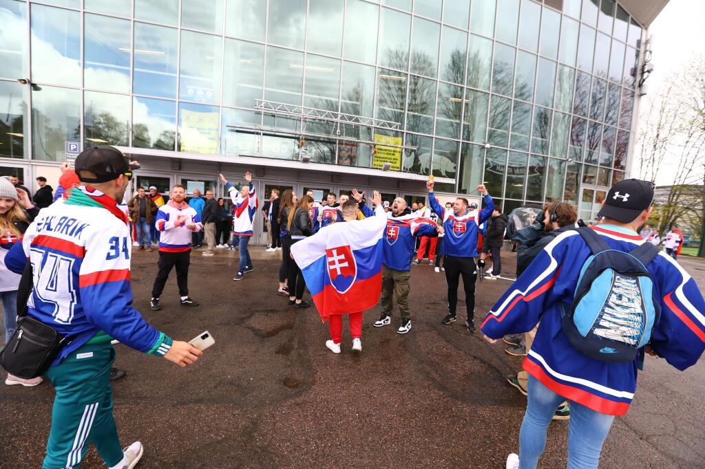 Slovenskí fanúšikovia to roztočili už pred Helsinki Ice Hall.