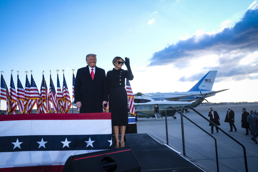 Donald a Melania Trumpovci sa lúčia s Bielym domom.