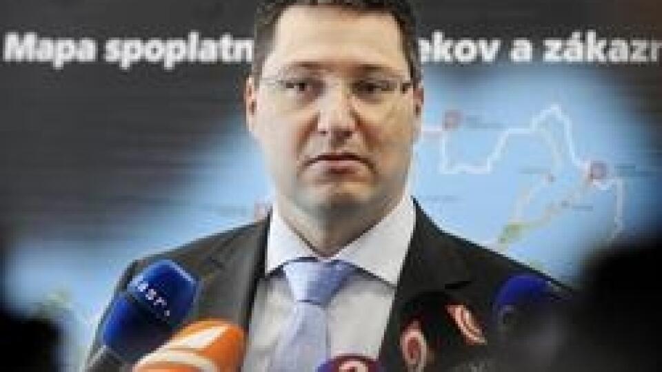 Na snímke v sídle spoločnosti SkyToll v Bratislave generálny riaditeľ Matej Okáli.