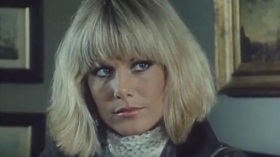 Glynis Barber