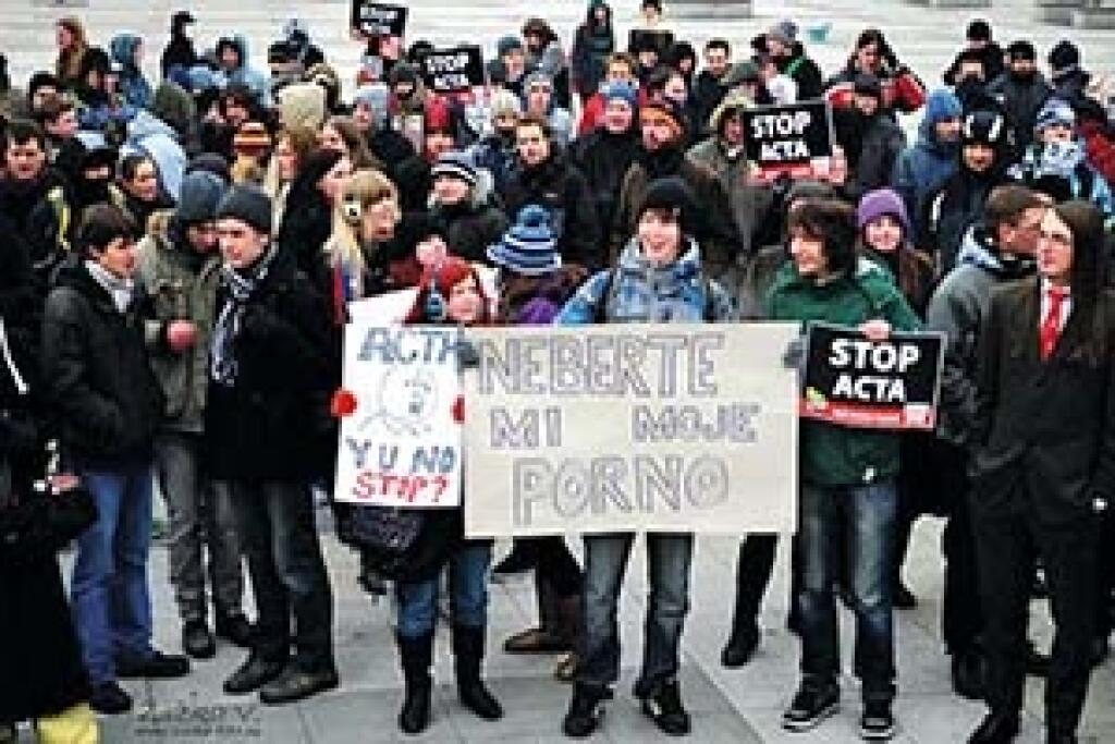 Kto neskáče, ten je ACTA