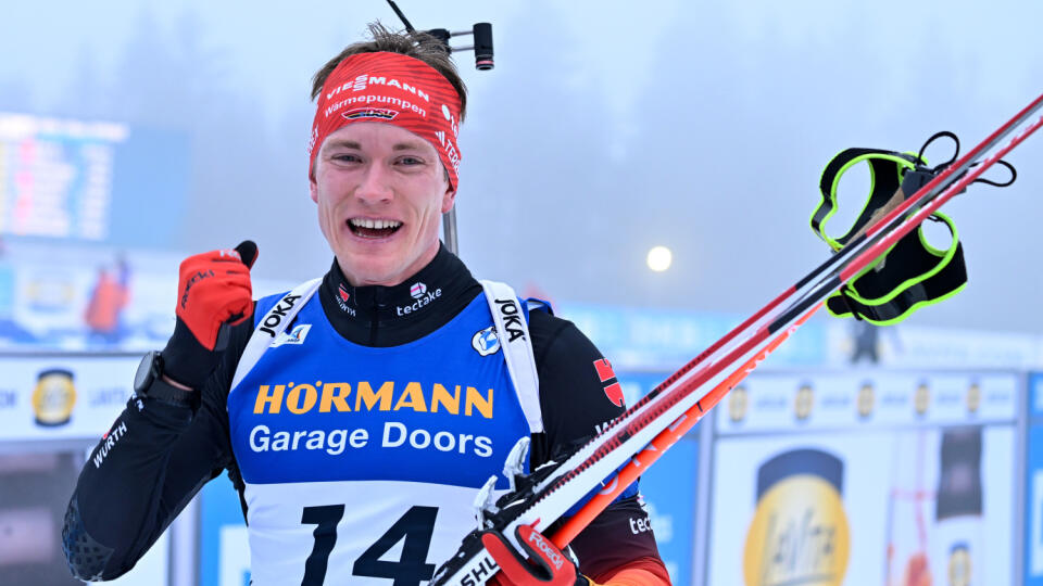 KK26 Oberhof - Na snímke nemecký biatlonista Benedikt Doll sa raduje z víťazstva v šprinte na 10 km v rámci 4. kola Svetového pohára v nemeckom Oberhofe 5. januára 2024. FOTO TASR/AP
05.01.2024, Thüringen, Oberhof: Biathlon: Weltcup, Sprint 10 km, Herren in der Lotto Thüringen Arena am Rennsteig. Benedikt Doll aus Deutschland freut sich im Ziel. Foto: Martin Schutt/dpa +++ dpa-Bildfunk +++