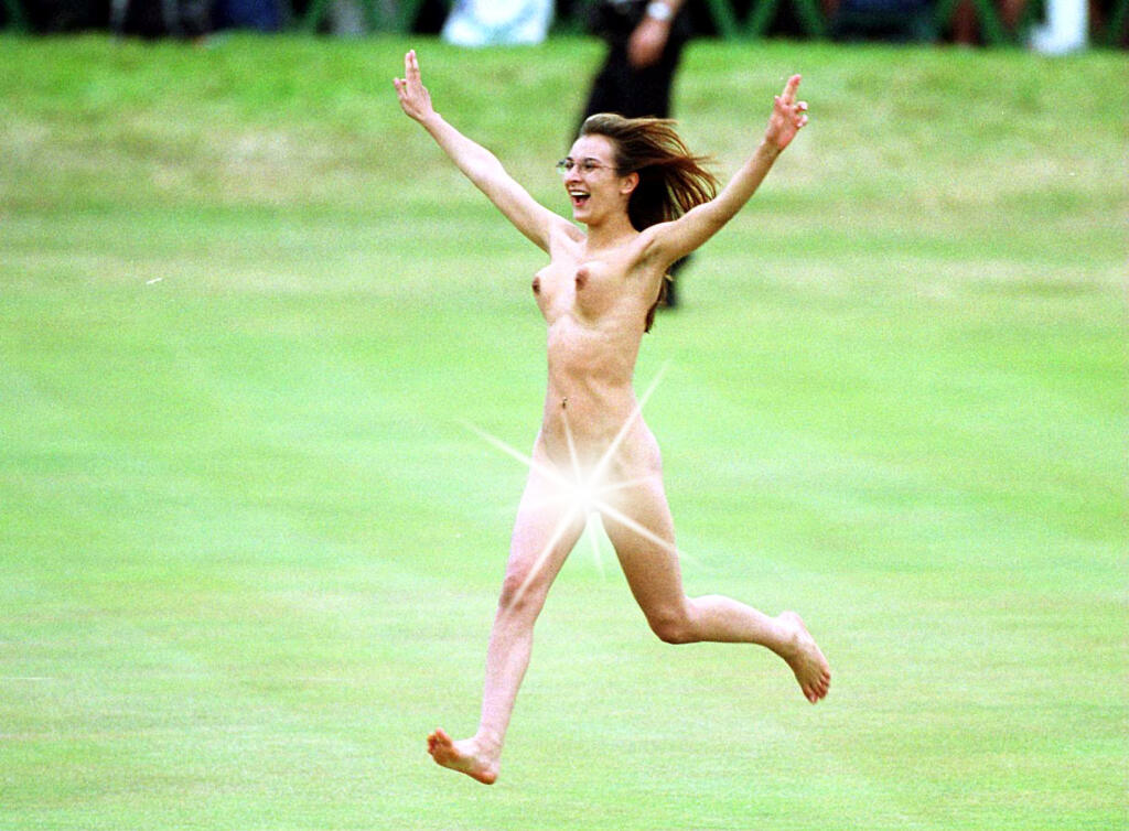 História golfu je plná narušiteľov turnajov. V minulosti sa našlo množstvo fanúšikov, ktorí často vybehli na green úplne nahí a okorenili priebeh turnaja.