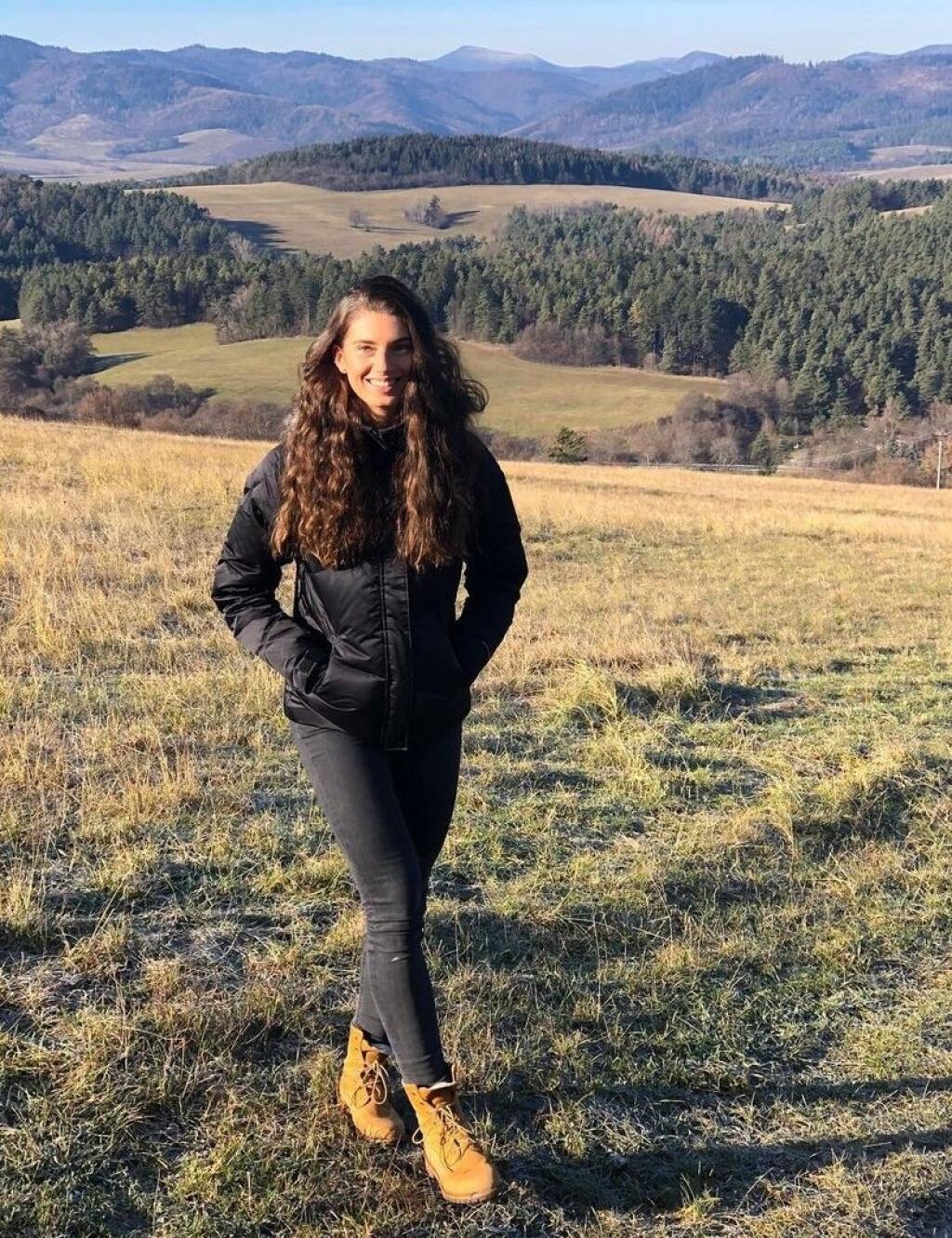 Nikola Radosová patrí k najkrajším slovenským volejbalistkám a svojim dokonalým vzhľadom zaujala na aj nedávnom európskom šampionáte.