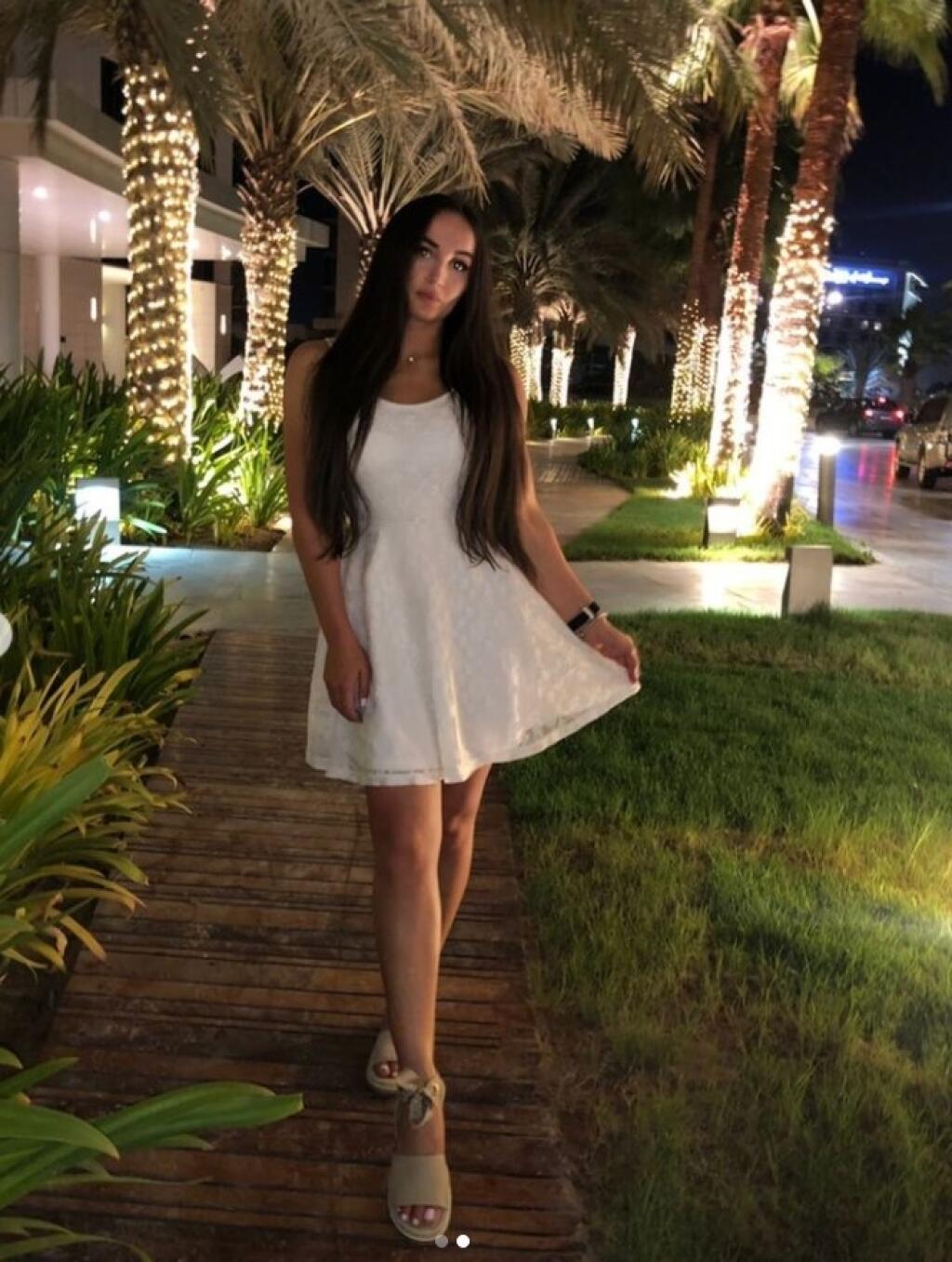 Krásna Diana rada predvedie okrem svojich schopností aj svoje sexi telo.