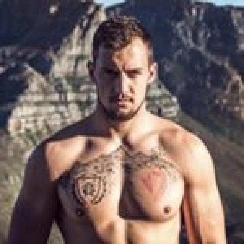 Michal Kyselica je cestovateľ, model a aj tréner. Na konte má aj jednu knihu.