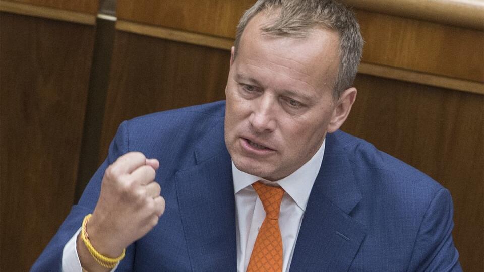 Prieskum: Sme rodina stúpa, SNS sa stráca - V januári by voľby podľa Focusu opäť vyhral vládny Smer-SD