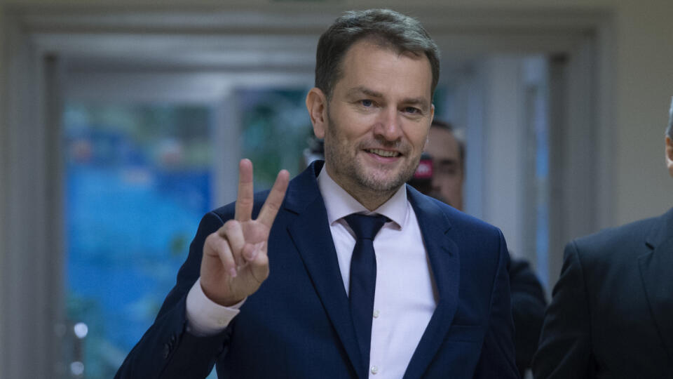 Na snímke líder politickej strany OĽaNO Igor Matovič prichádza do štúdia RTVS na diskusiu v televíznej relácii O 5 minút 12 v Bratislave 1. marca 2020. FOTO TASR - Pavel Neubauer