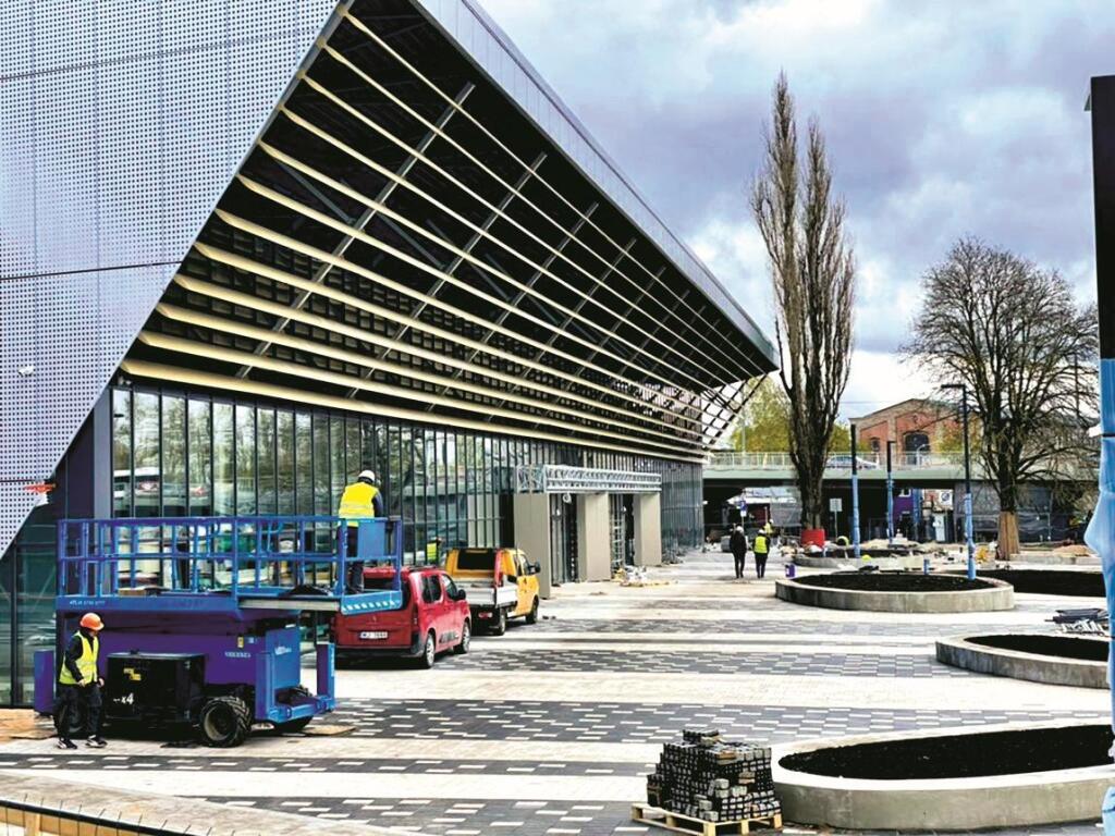 TRÉNINGOVÁ HALA DAUGAVA
Ďalšie vrásky pre usporiadateľov.
Stavebné firmy nestíhajú.