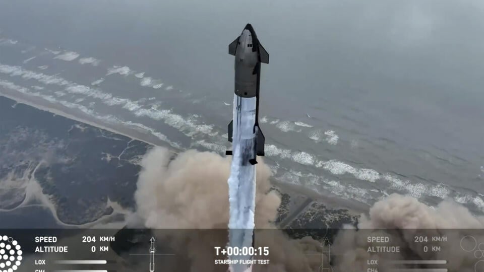WA 1 kozmodróm Starbas - Superťažká vesmírna raketa Starship americkej spoločnosti SpaceX štartuje na svoj štvrtý skúšobný let z kozmodrómu Starbase v americkom štáte Texas vo štvrtok 6. júna 2024. Megaraketa úspešne pristála vo vodách Indického oceána. Americkej spoločnosti SpaceX sa to podarilo na štvrtý pokus, predošlé tri sa skončili zničením rakety. FOTO TASR/AP
SpaceX's mega rocket Starship launches for a test flight from Starbase in Boca Chica, Texas, Thursday, June 6, 2024. (SpaceX v