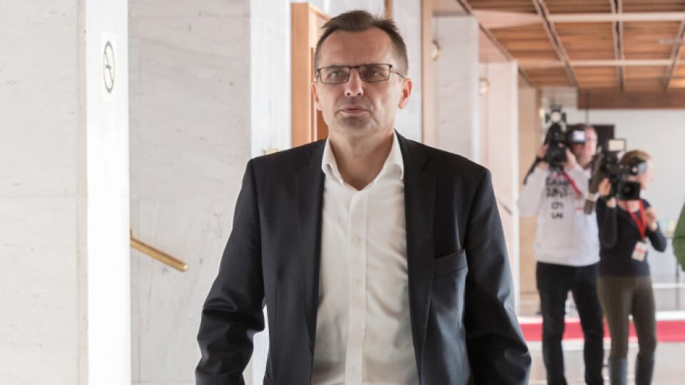 Ľubomír Galko mieri po dlhých rokoch do rezortu obrany. Jeho posledné pôsobenie na Ministerstve obrany nedopadlo najslávnejšie.
