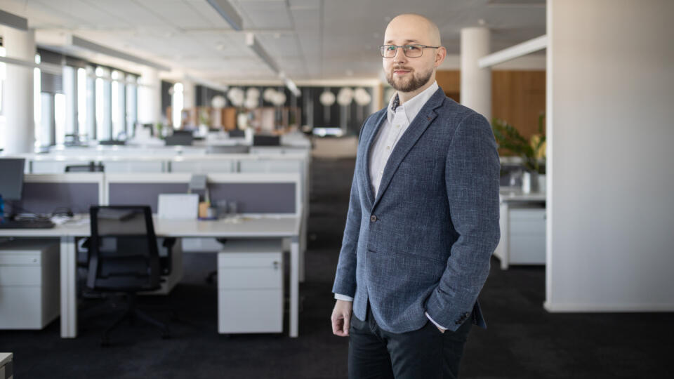 Peter Bobčík - manažér na oddelení People Advisory Services EY na Slovensku.