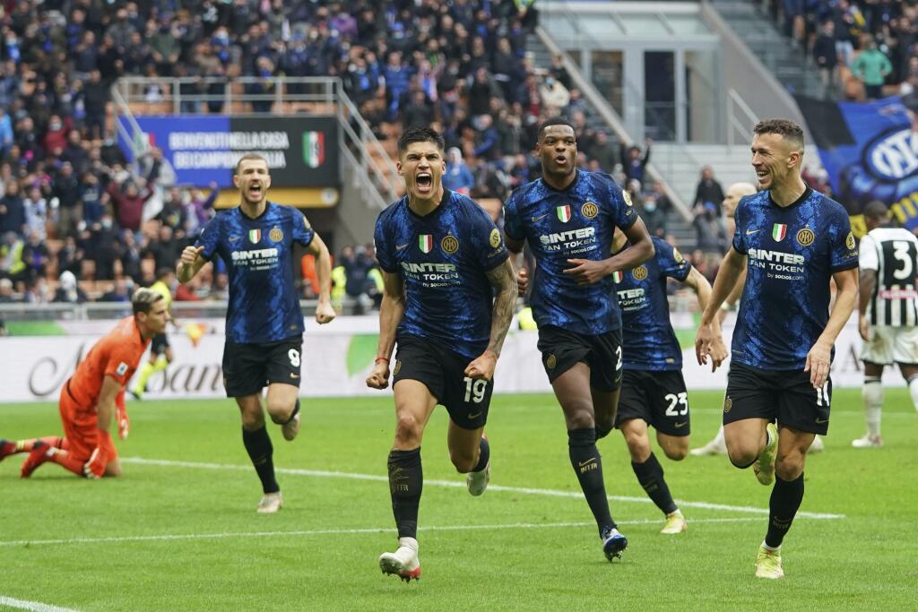 Futbalisti Interu Miláno v kádri aj so slovenským reprezentantom Milanom Škriniarom nebudú chýbať vo vyraďovacej časti Ligy majstrov.