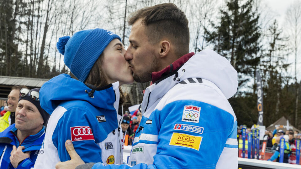 Na snímke Petra Vlhová a Michal Kyselica v cieli druhého kola pretekov obrovského slalomu Svetového pohára v alpskom lyžovaní žien v Kranjskej Gore.
