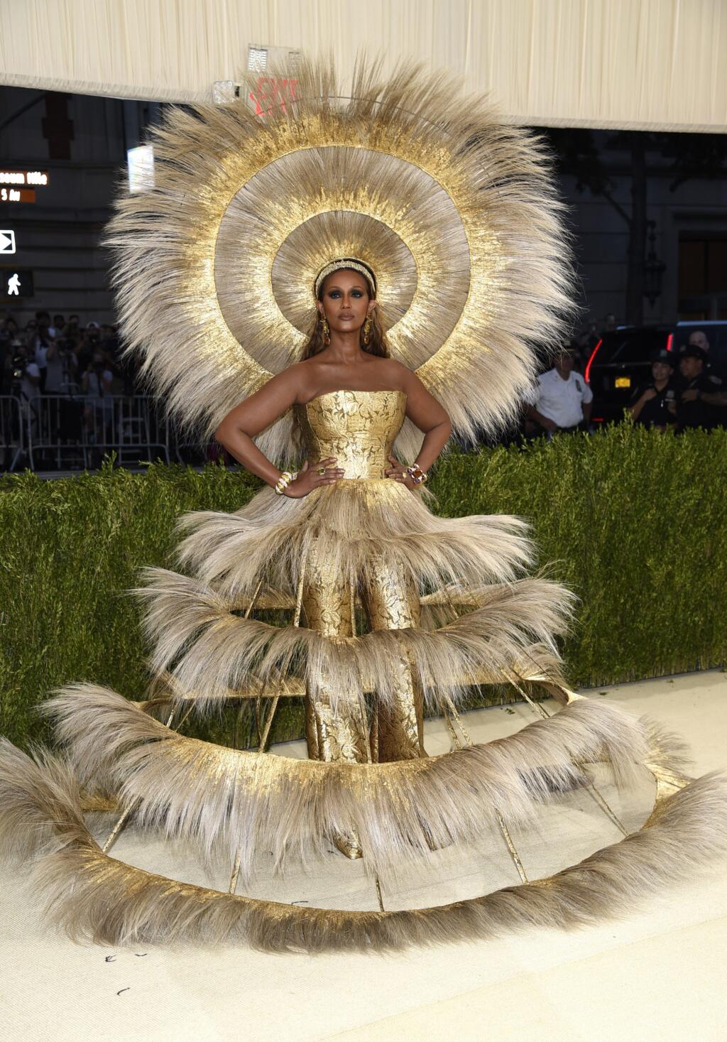 Na snímke britská modelka Naomi Campbell prichádza na galavečer po otvorení výstavy pod názvom V Amerike: Lexikón módy v Metropolitnom múzeu umenia v New Yorku v noci na 14. septembra 2021. FOTO TASR/AP