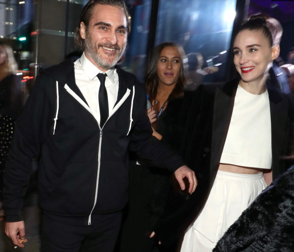 Herecký pár Joaquin Phoenix a Rooney Mara privítali v roku 2020 na svete svoje prvé spoločné dieťa. Ich syn dostal meno River po zosnulom bratovi Joaquina, ktorý tragicky zahynul v roku 1993.