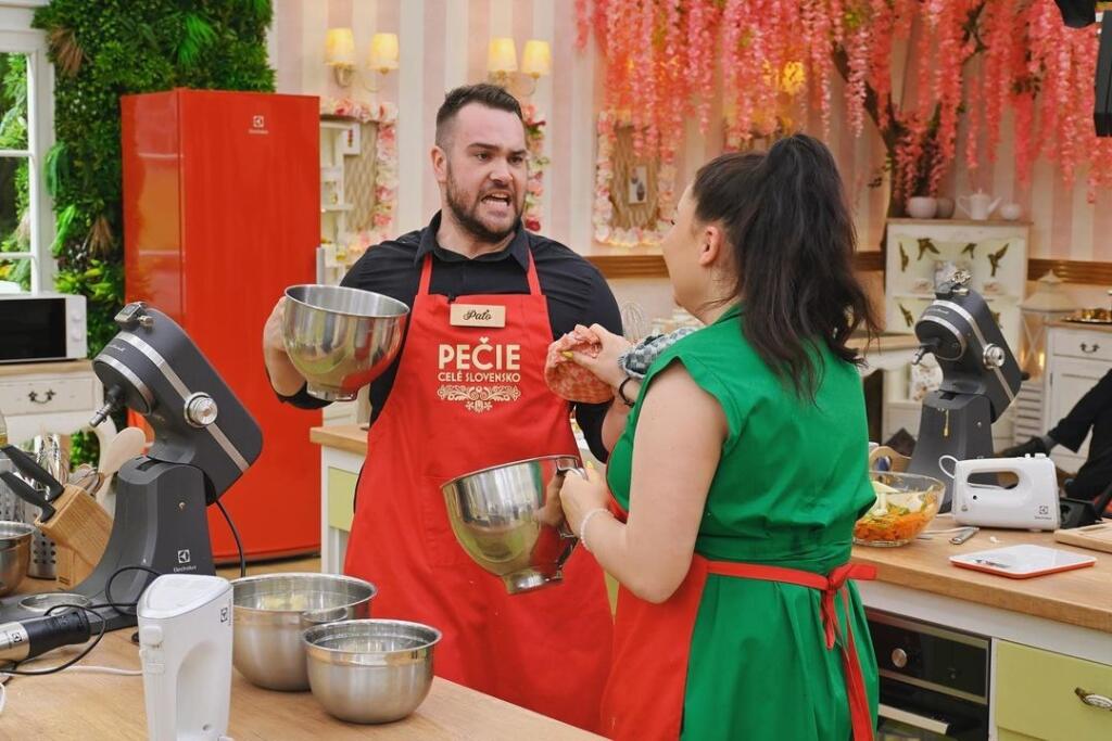 Šoumen Patrik Kolár z Pečie celé Slovensko zabával súťažiacich aj divákov.