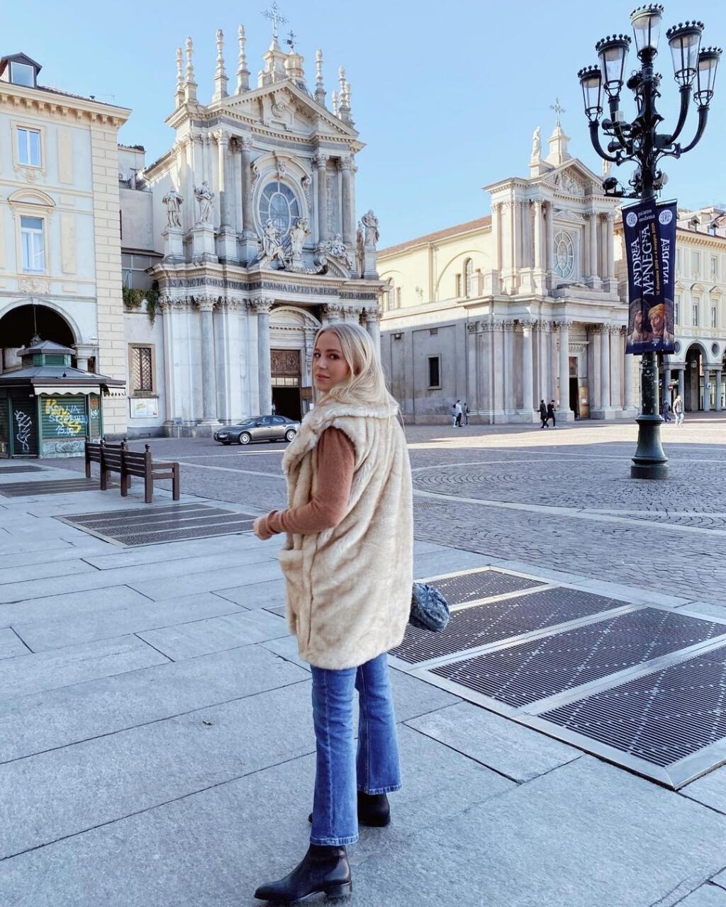 Ivana má dnes 24 rokov a otočí sa za ňou nejeden chlap. Veď napokon, posúďte sami.