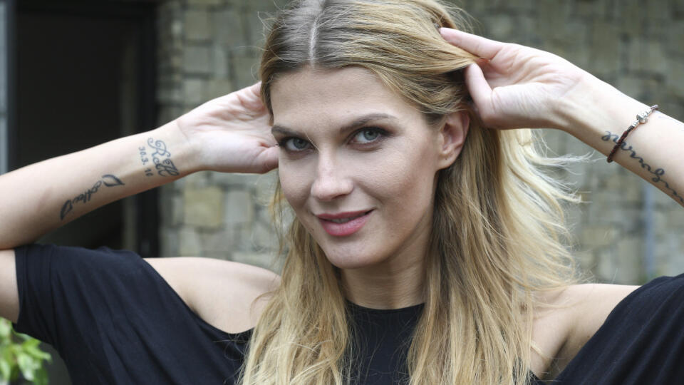 Mirka Luberdová má tiež tetovanie.