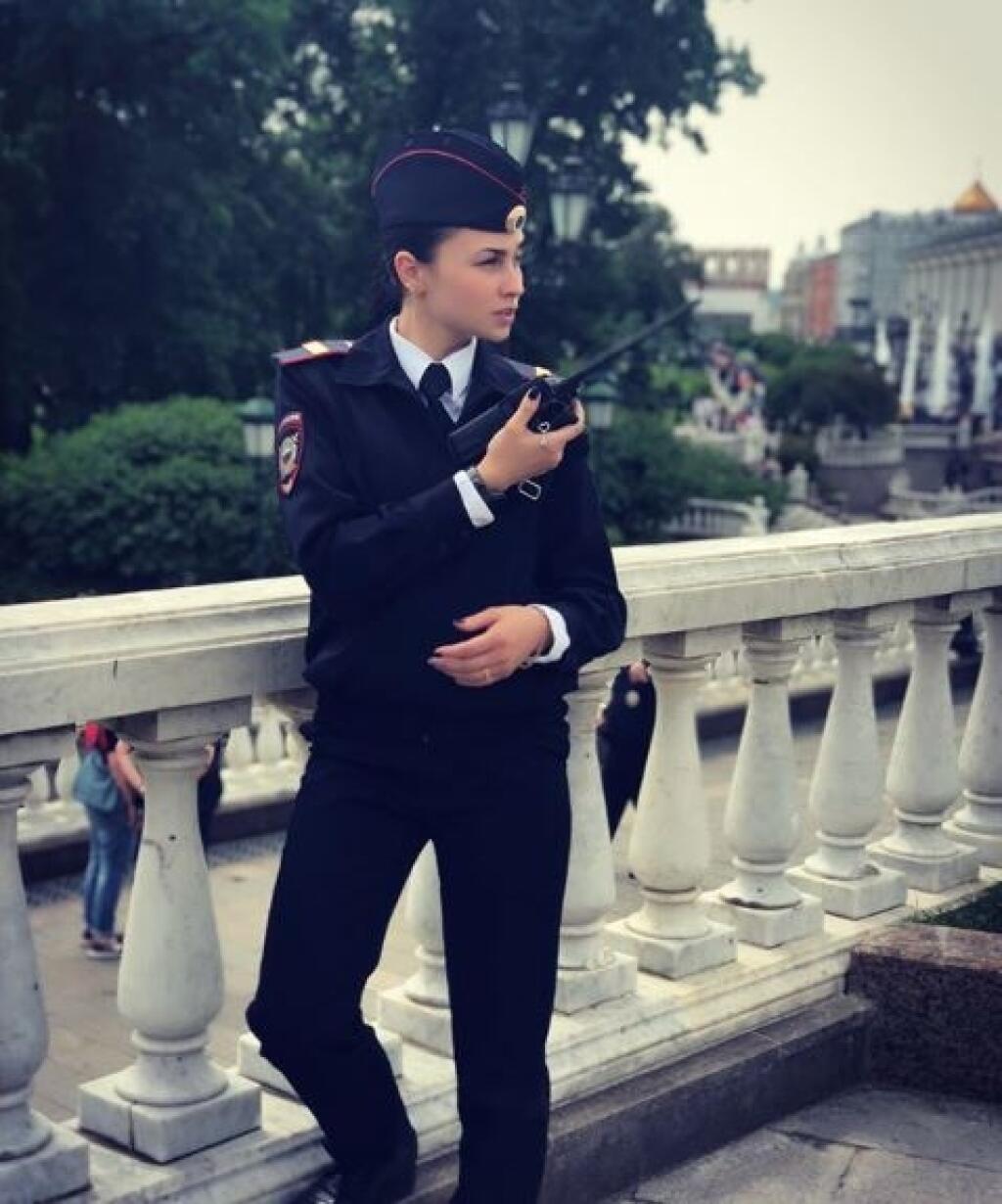 Sexi ruská policajtka Tatiana Zima sa stala hitom majstrovstiev.