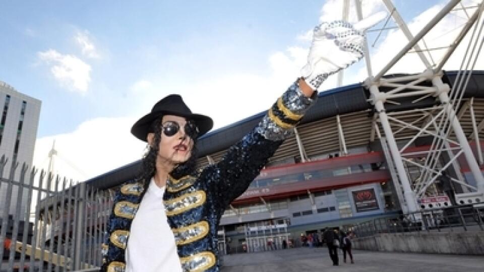 Kráľ popu: Na
spomienkovom koncerte
si Michaela uctili viaceré
spevácke hviezdy.