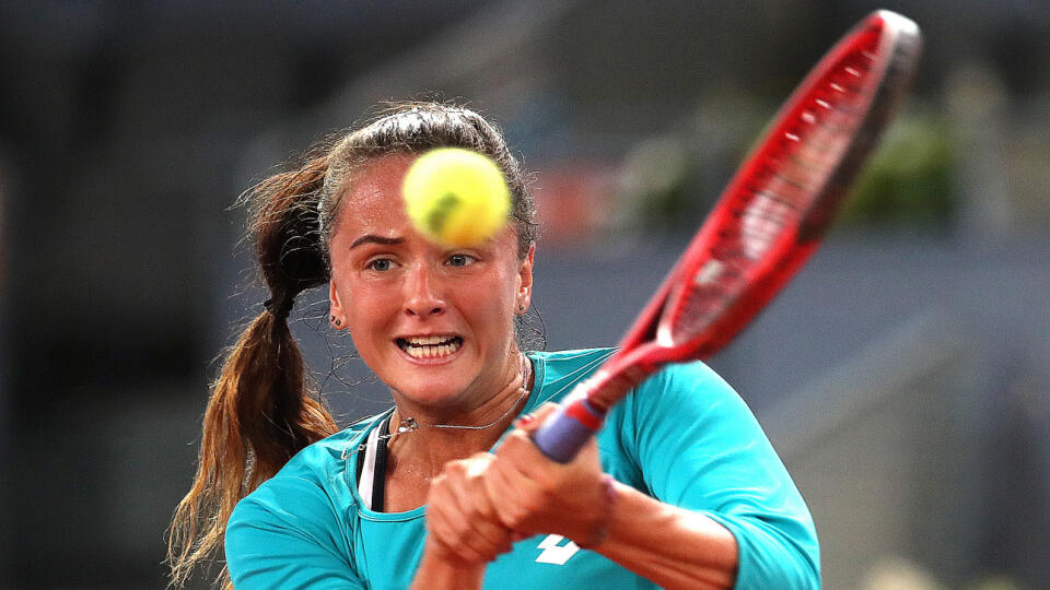 Slovenská tenistka Viktória Kužmová sa rovnako ako vlani prebojovala do 2. kola dvojhry na grandslamovom turnaji Roland Garros.