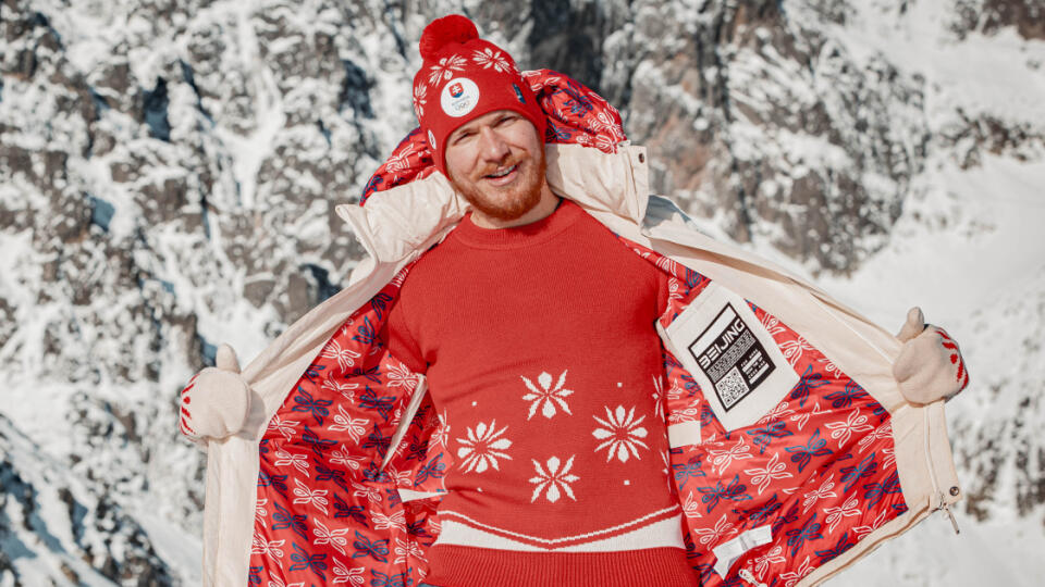 Aj červená hrá prím na olympijskom oblečení, ako ukázal Adam Žampa.