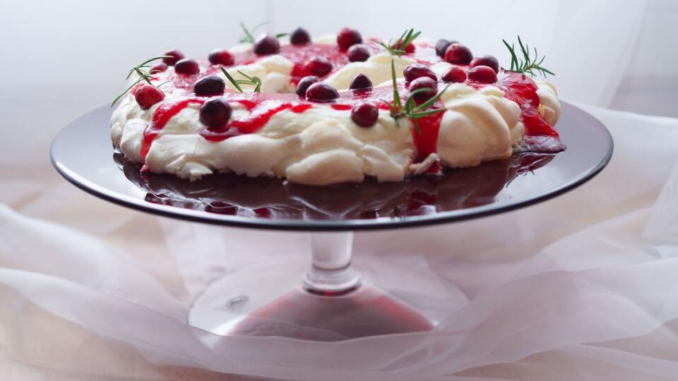 Brusnicová torta Pavlova