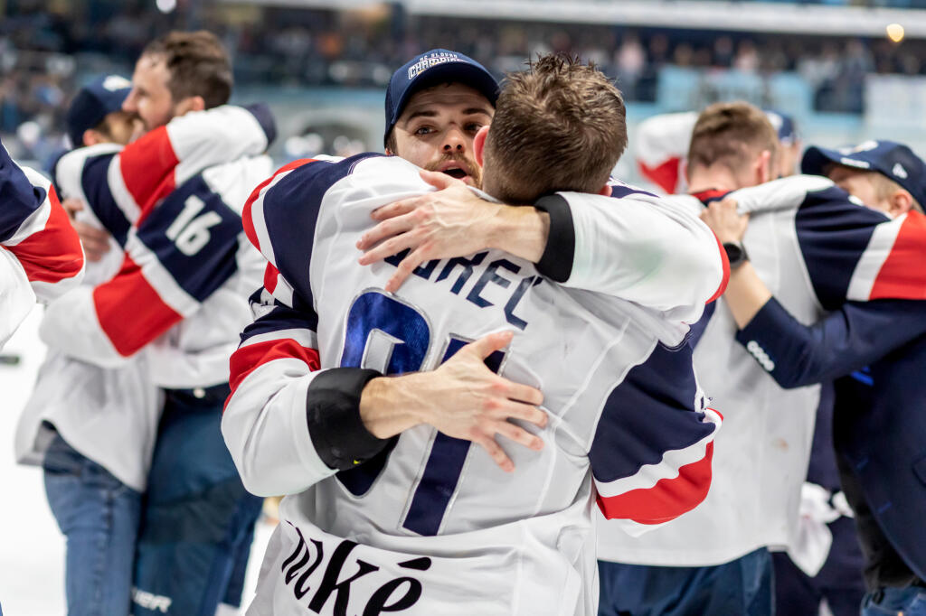 Hokejisti HC Slovan Bratislava zvíťazili v šiestom zápase finále Kaufland play off Tipos extraligy 2021/2022 a získali titul majstra SR. Šiesty zápas vyhrali s HK Nitra 5:2 a celú sériu 4:2 na zápasy.