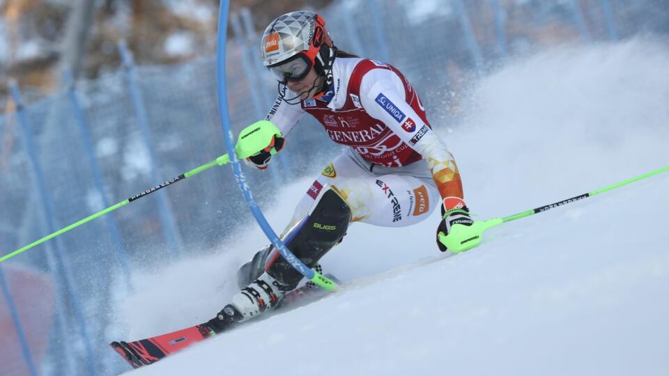 Slovenka Petra Vlhová počas 1. kola slalomu Svetového pohára alpských lyžiarok vo fínskom Levi v nedeľu 21. novembra 2021. V Levi sa koná cez víkend prvý a druhý slalom sezóny.
