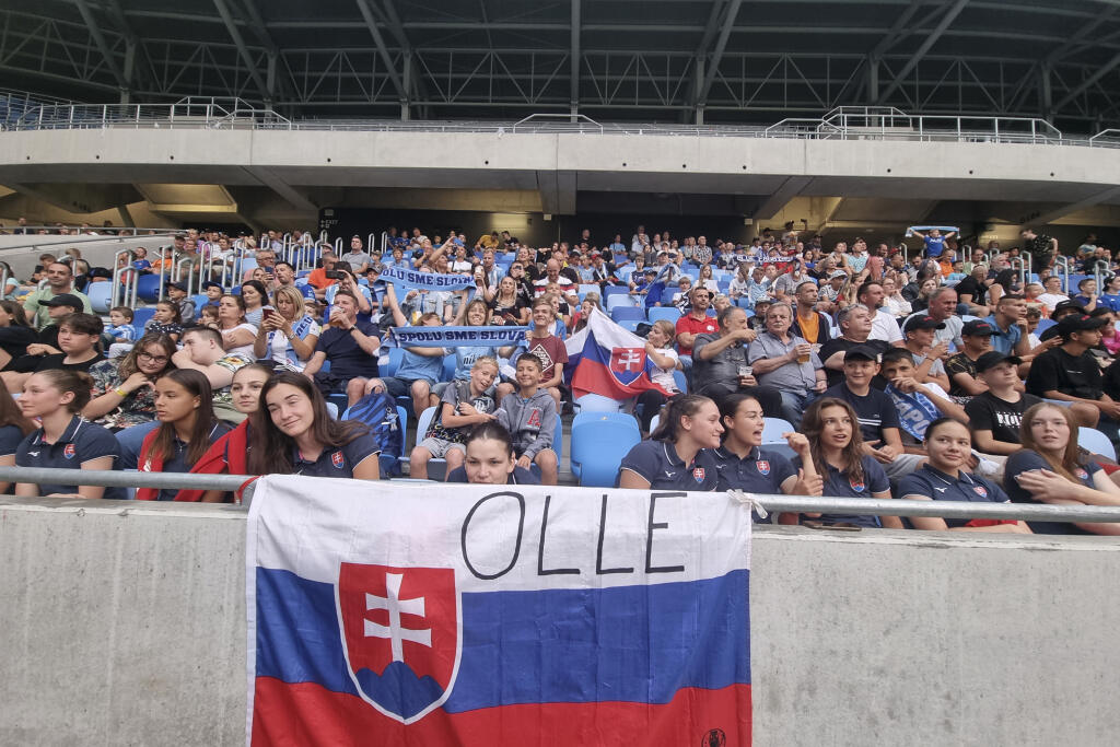 Na snímke pohľad na divákov prvého stretnutia 1. predkola Ligy majstrov ŠK Slovan Bratislava - Dinamo Batumi 6. júla 2022 v Bratislave. FOTO TASR - Pavel Neubauer