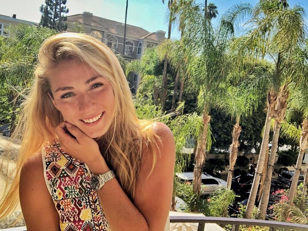 Mikaela Shiffrinová sa dokáže predať akokoľvek. Nechýbajú ani odvážne zábery.