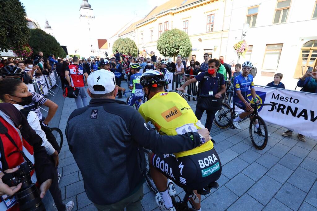 Peter Sagan si mohol užívať v žltom drese aj po skončení pretekov Okolo Slovenska.