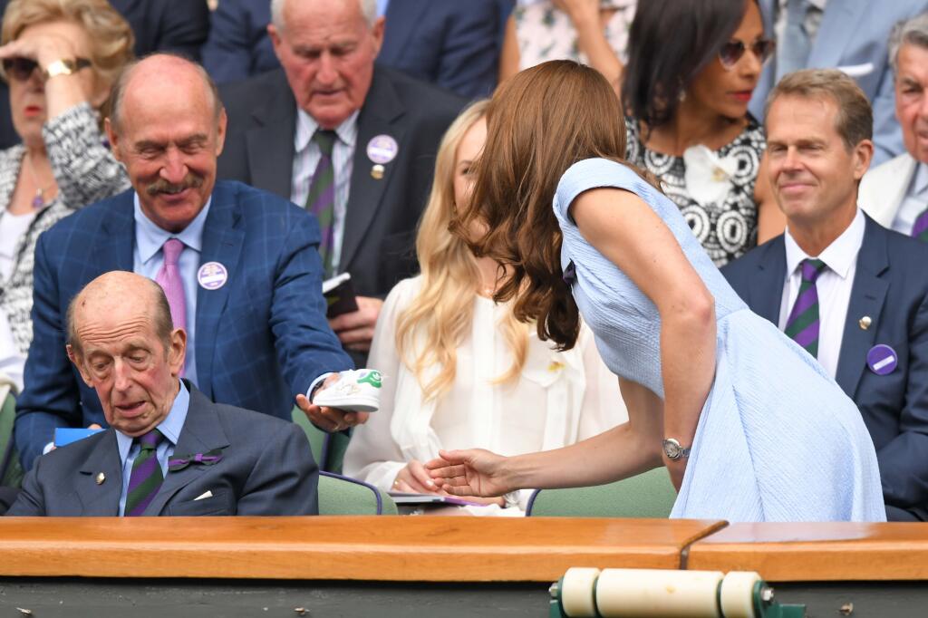 Na ženské finále prišla vojvodkyňa Kate so sestrou Pippou a ďalšou vojvodkyňou Meghan. Tie na mužskom vymenila za manžela Williama.