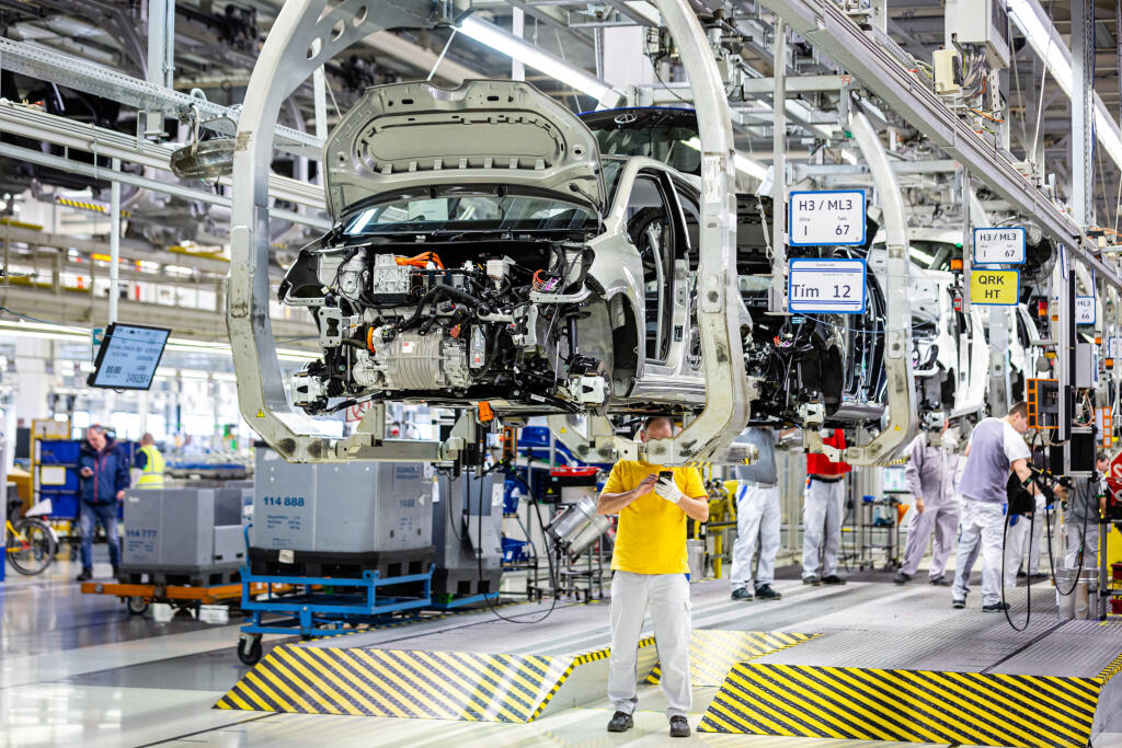 Na snímke výroba elektrických vozidiel
New Small Family: Volkswagen e-up!,
ŠKODA CITIGOe
 iV a SEAT Mii electric vo fabrike Volkswagen Slovakia v bratislavskej Devínskej Novej Vsi.