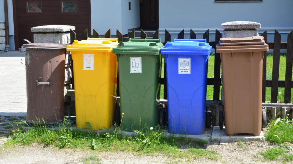 K žltým, modrým a zeleným nádobám čoskoro pribudne nová farba - hnedé nádoby na zber kuchynského odpadu.
