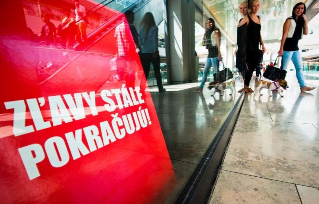 Šmejdom v zákone pristrihli krídla. Predajné akcie pokračujú v bytoch