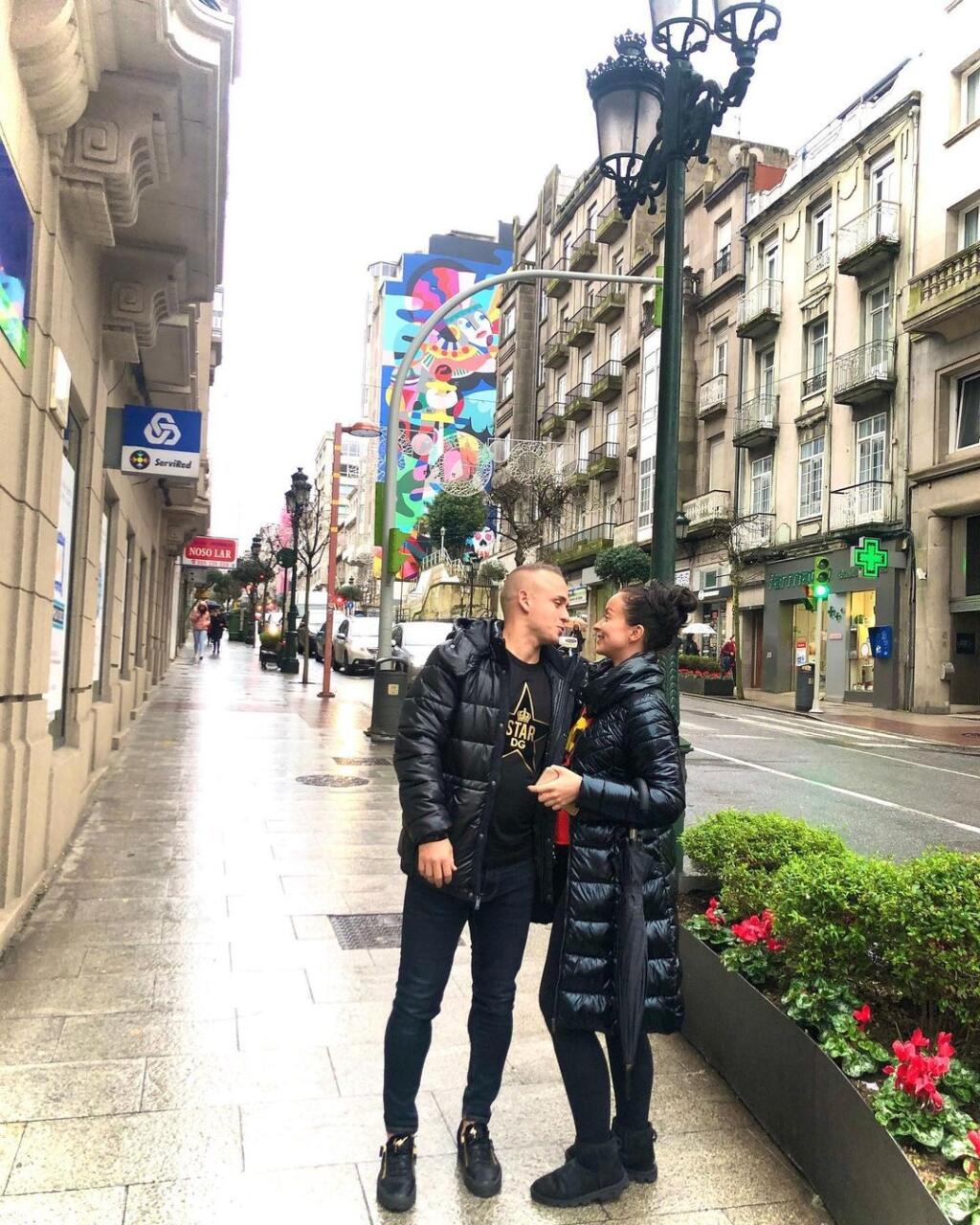 Posledná fotka Stanislava Lobotku a Daniely Nízlovej pred pôrodom, ktorá vznikla na ulici v Španielsku.