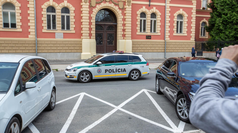 Rozhodovanie o väzbe dvoch architektov na Špecializovanom súde v Banskej Bystrici.
