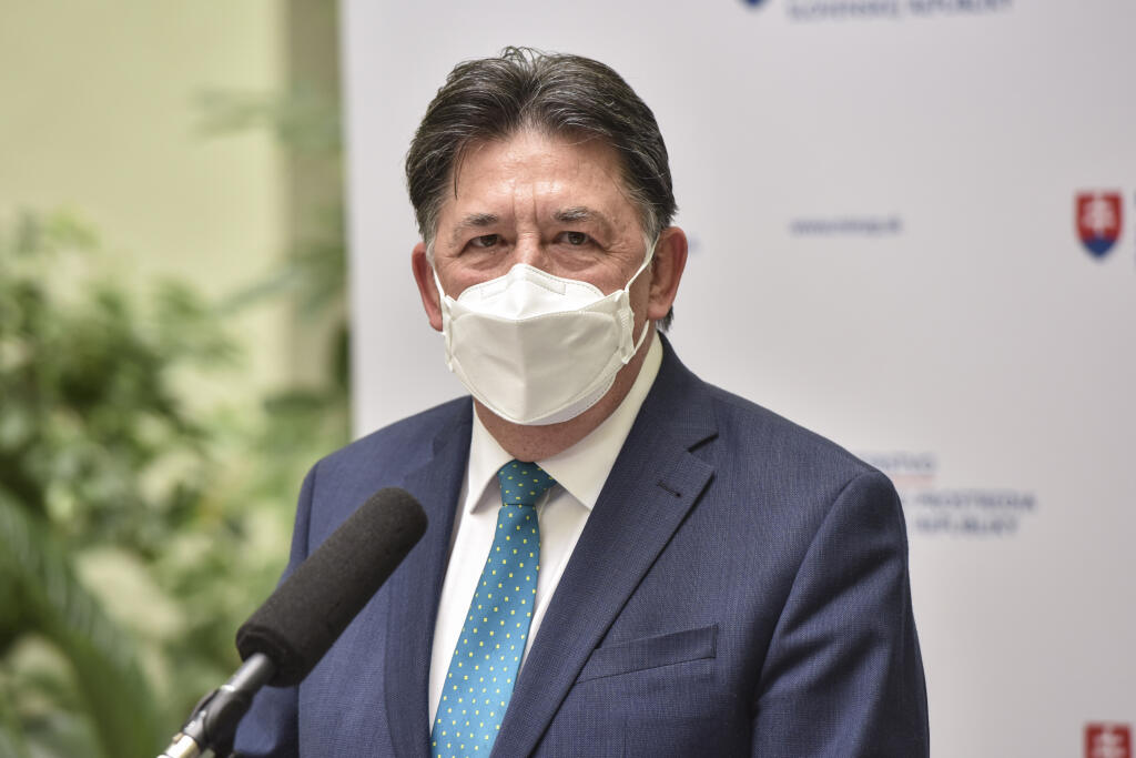 Na snímke minister životného prostredia SR Ján Budaj počas tlačovej konferencie Ministerstva životného prostredia SR pri príležitosti Dňa Zeme 22. apríla 2021 v Bratislave. FOTO TASR - Pavol Zachar
