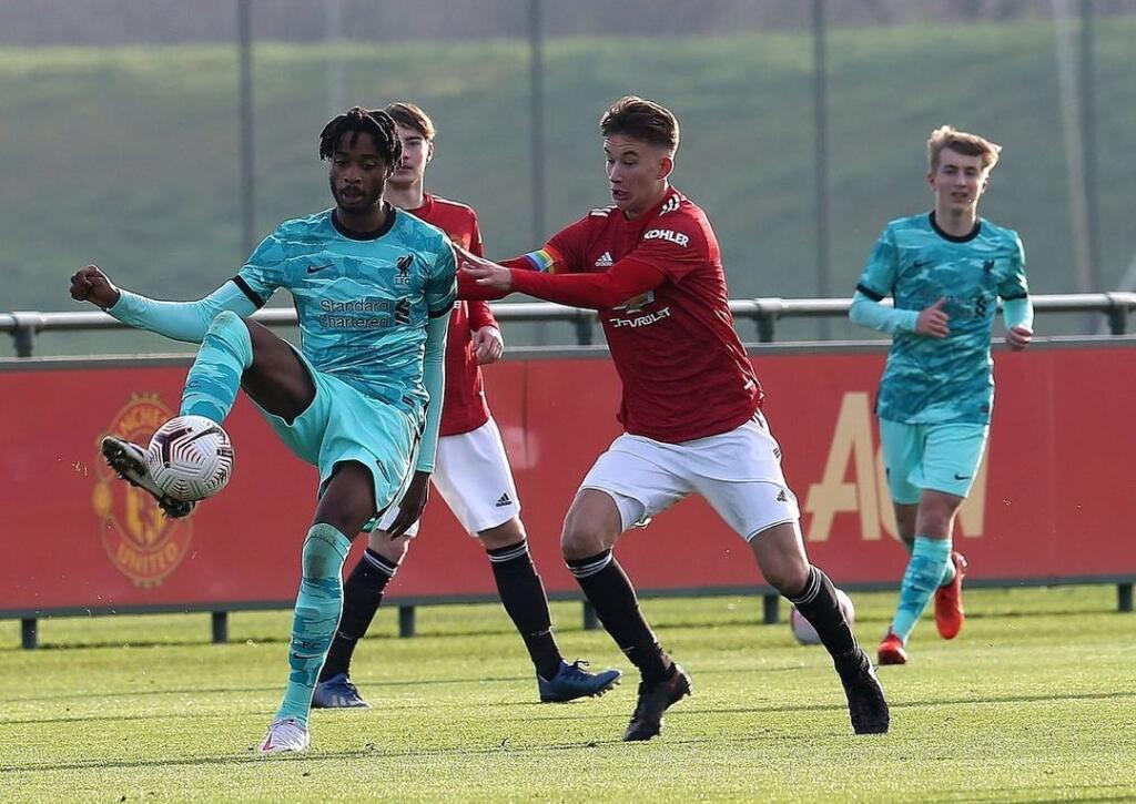 Martin Šviderský sa postupnými krokmi derie v Manchestri United nahor a je možné, že už v dohľadnej dobe ho uvidíme nastupovať za A-tím po boku hviezdneho Cristiana Ronalda.