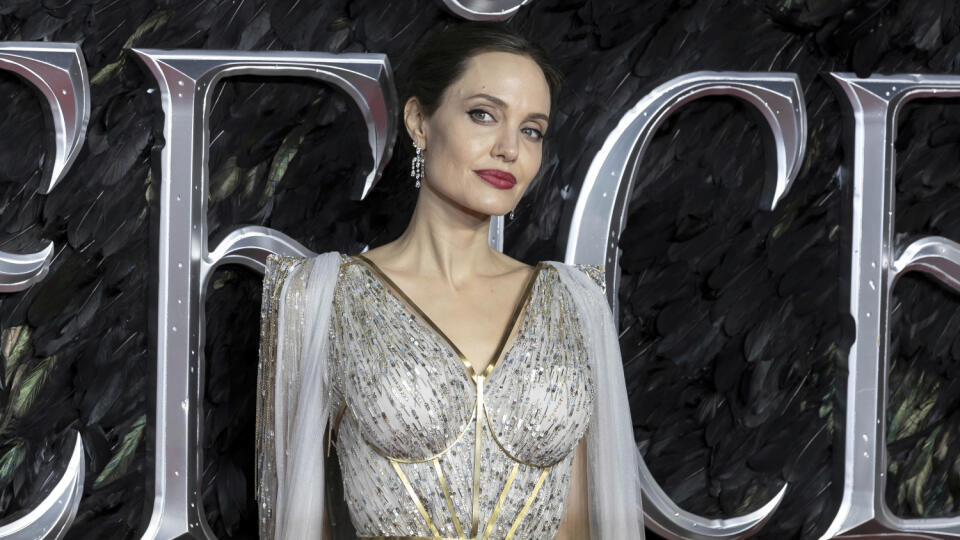 Nádherná Angelina Jolie na európskej premiére rozprávky Vládkyňa zla 2 v Londýne.