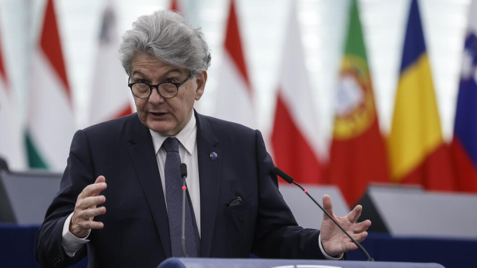 KK32 Štrasburg - Eurokomisár pre vnútorný trh Thierry Breton počas prejavu na plenárnom zasadnutí Európskeho parlamentu v Štrasburgu 14. marca 2023. FOTO TASR/AP
Thierry Breton, commissioner for internal market, delivers his speech during a debate on Data act in the European parliament on Tuesday, March 14, 2023 in Strasbourg, eastern France. (AP Photo/Jean-Francois Badias)